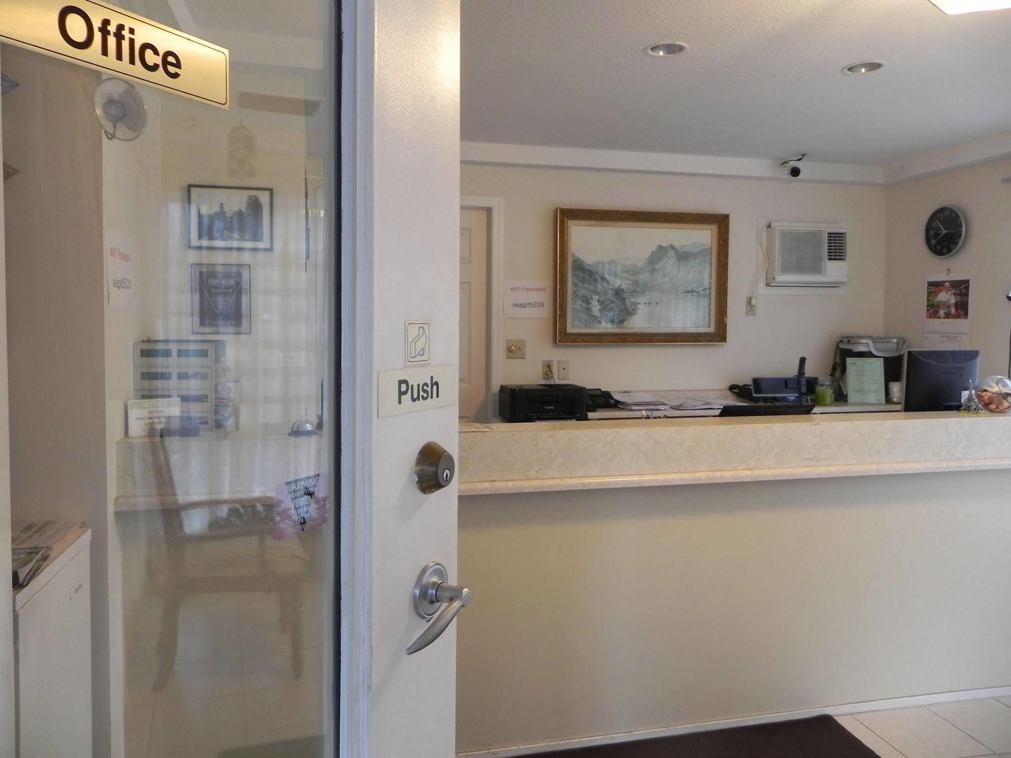 Skagit Motel Хоуп Екстериор снимка